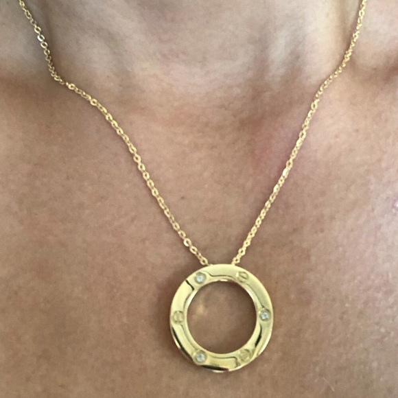 Screw Zirconia Gold Circle Necklace - Picture 9 of 15